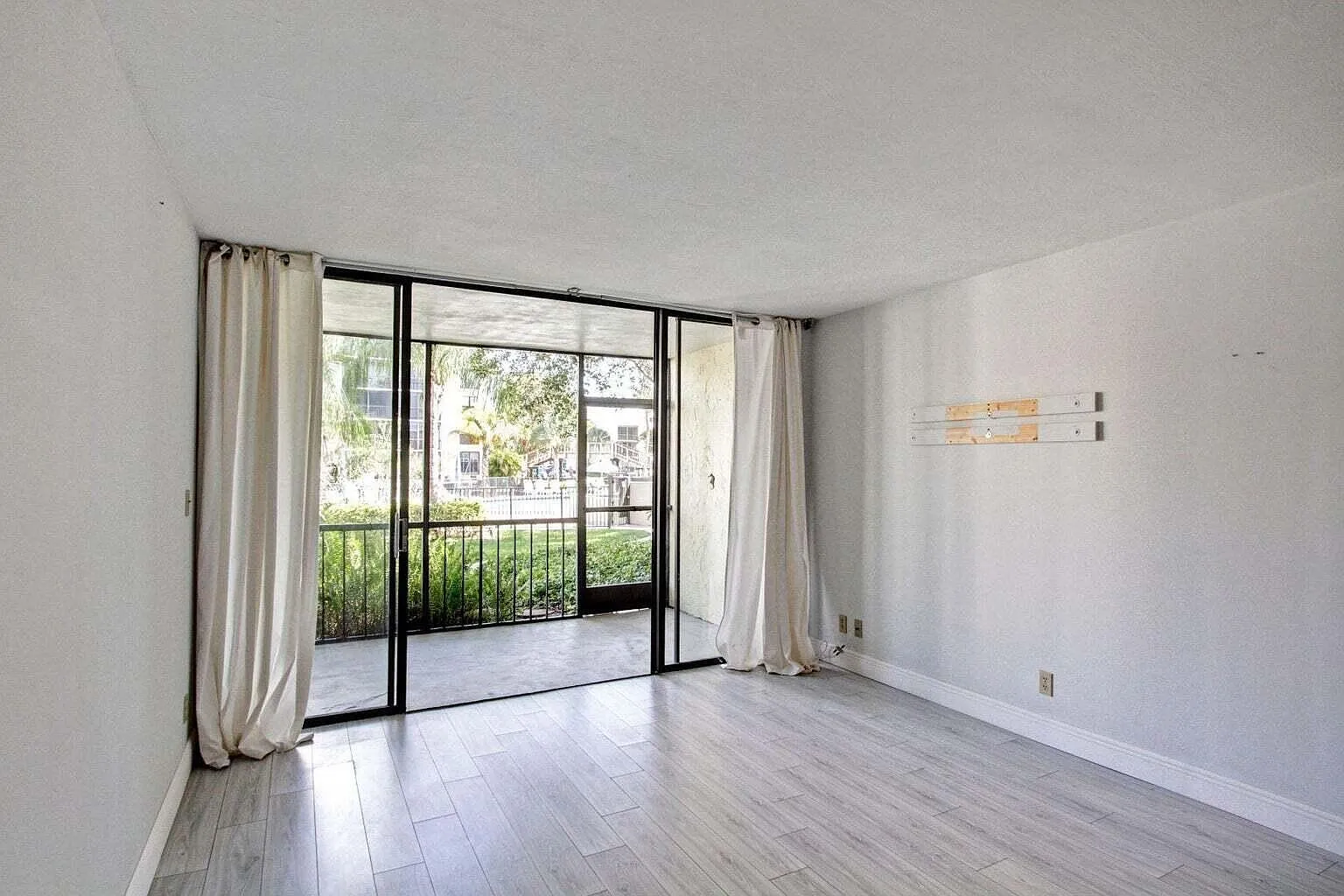 2 bed, 2.0 bath, 1095 sqft, $2,600 — Photo 4
