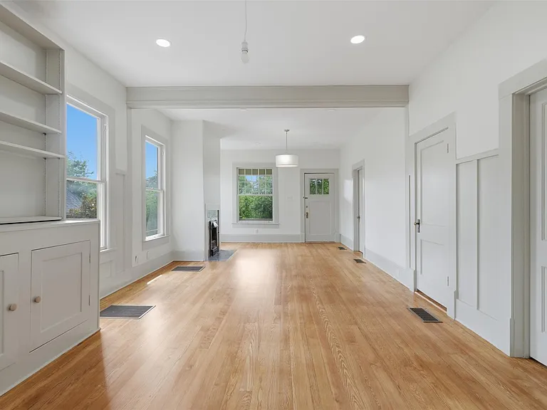 608 Harthan St — Photo 5