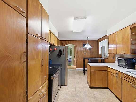 4th image of 21 Brookside Ave
