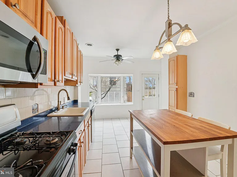 2206 E Baltimore St — Photo 15