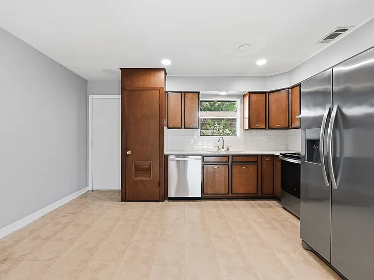 2712 Saint Edwards Cir #B — Photo 10