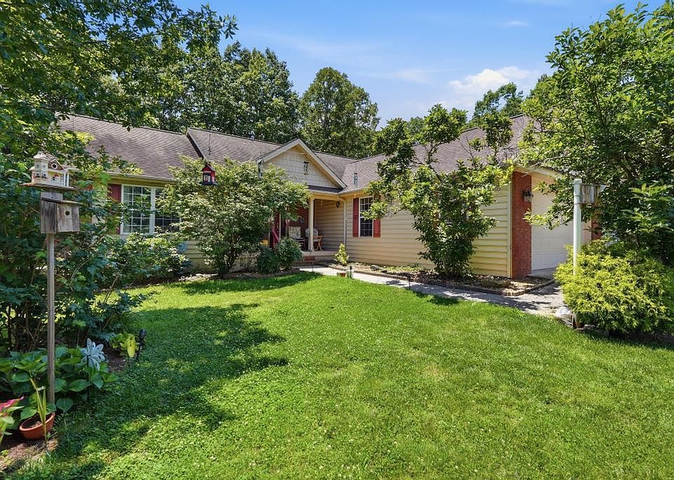 1st image of 624 Lakeview Dr
