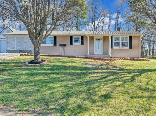 586 Doe Run Rd, Rocky Mount, VA 24151