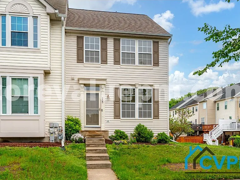 255 Seneca Ter — Photo 1