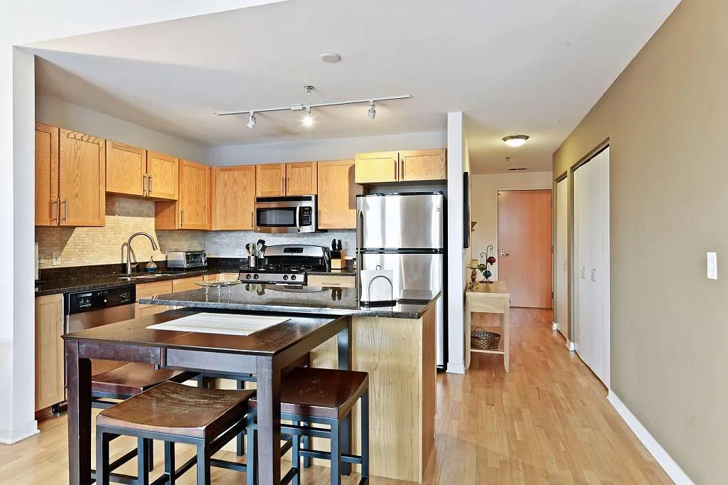 929 Portland Ave — Photo 4