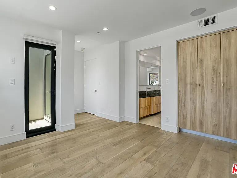 1447 N Martel Ave #4 — Photo 10