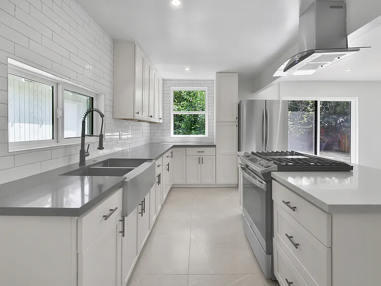 207 D St — Photo 15