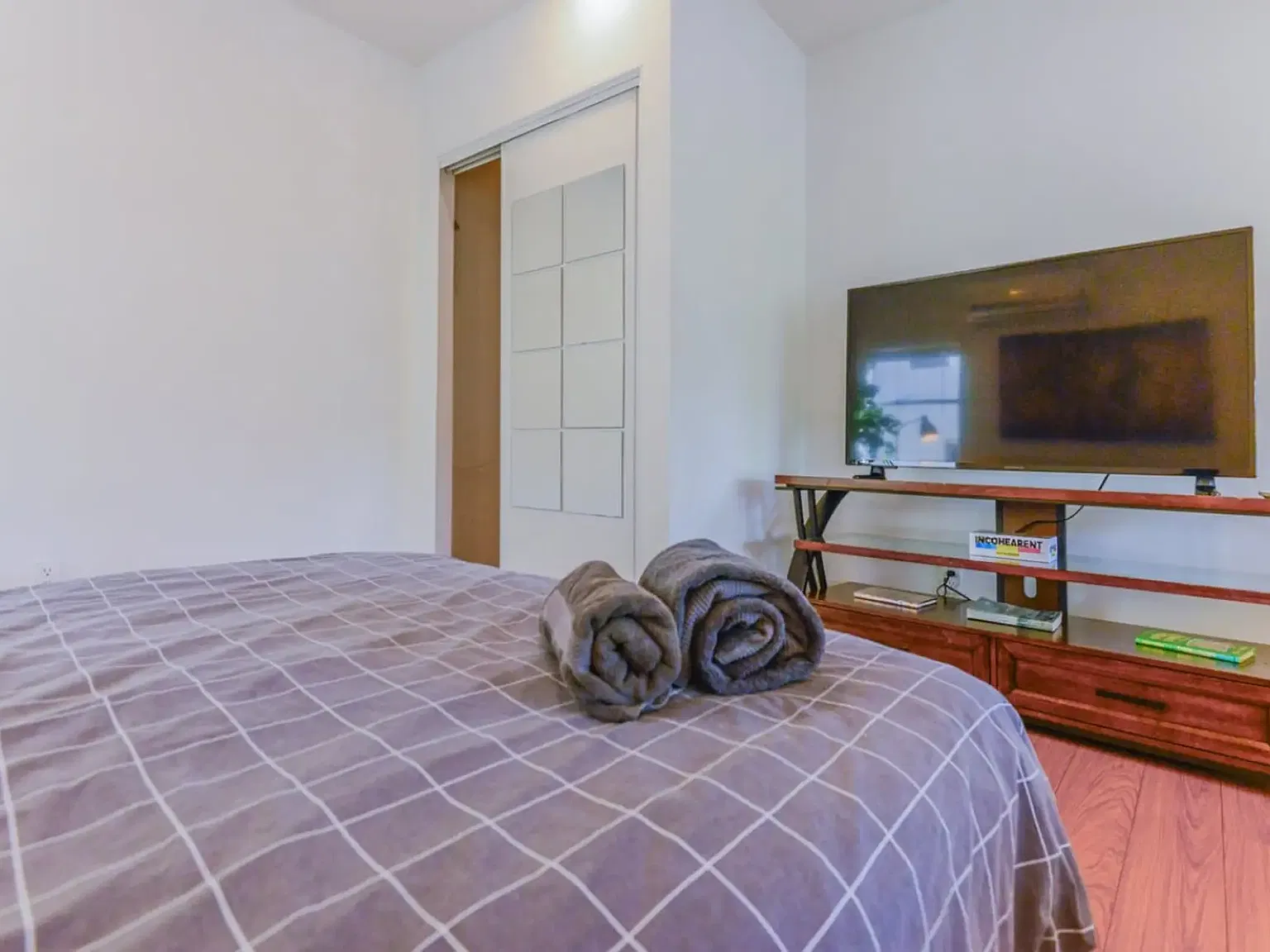 1807 N Wilton Pl — Photo 3