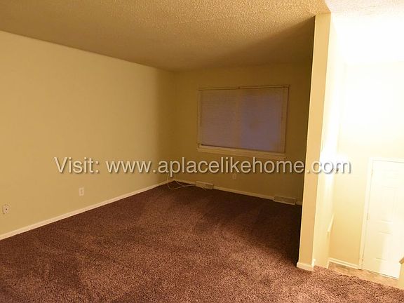 4th image of 318 S 73rd Dr