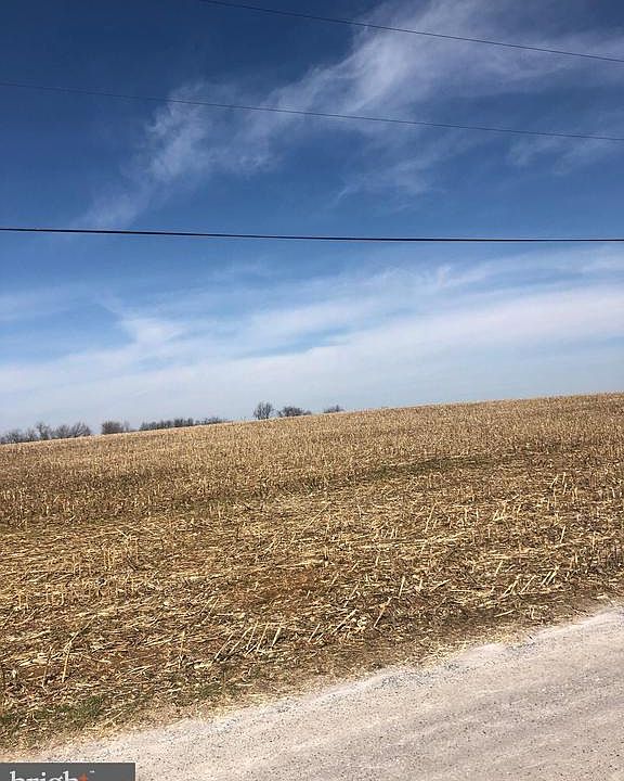 2nd image of 4585 Babylon Rd
