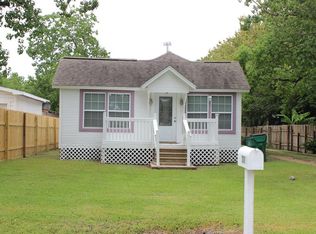 317 E Matagorda Ave, Palacios, TX 77465