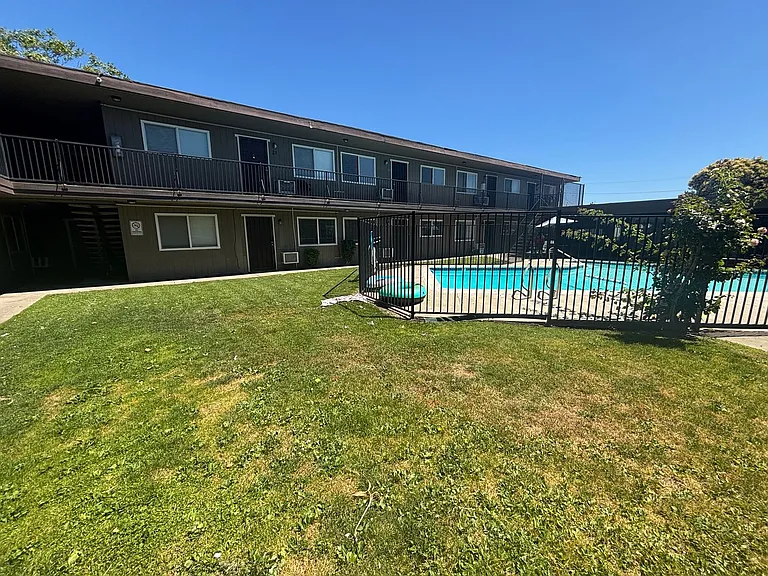 Available Spacious Apartments at H Street, Antioch, CA — Photo 13