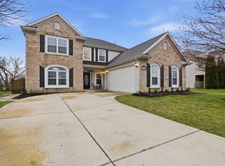1035 Heatherwood Dr, Greenwood, IN 46143