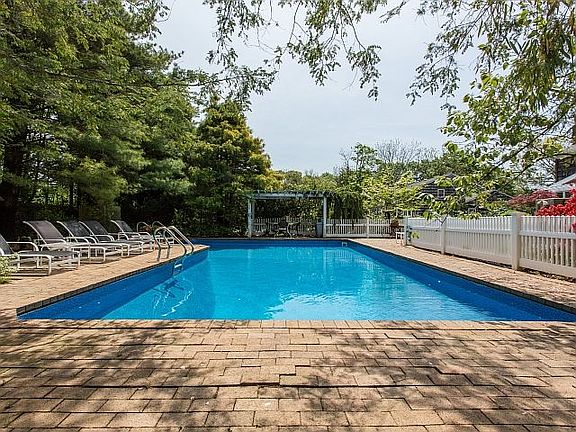 3rd image of 47 Gillette Ave