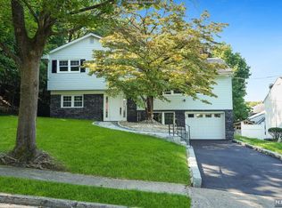 44 Longview Ct, Paramus, NJ 07652