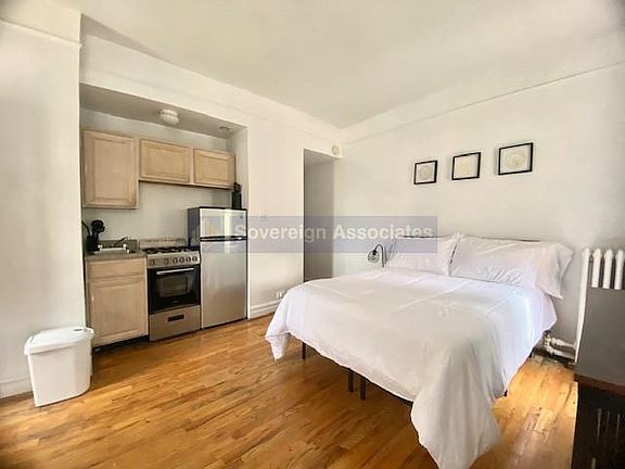 5th image of 936 W End Ave APT C6