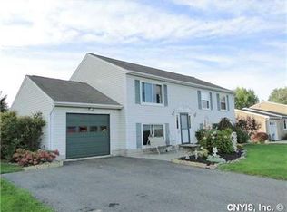 6153 Palisades Dr, Cicero, NY 13039