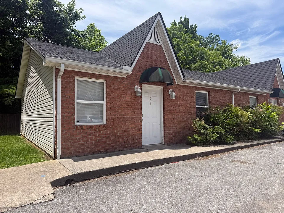 285 E Main St