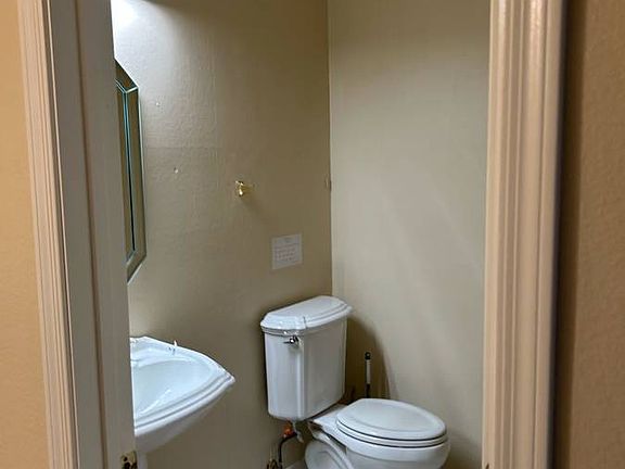 5th image of 4133 E Edgewood Cir