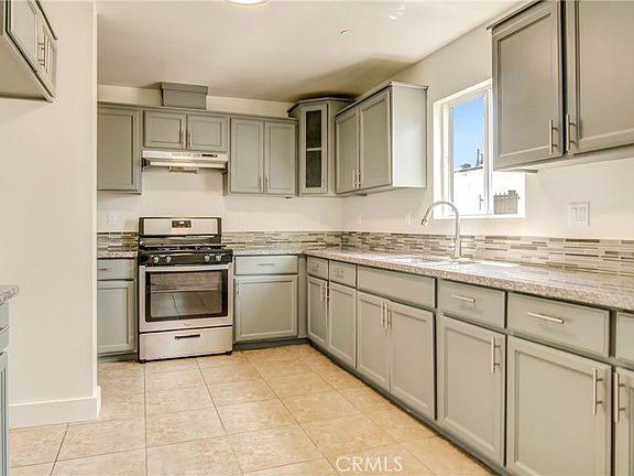 3rd image of 330 E 101st St #330