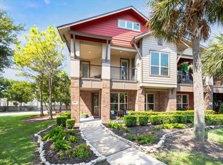 725 Via Lago, Webster, TX 77598