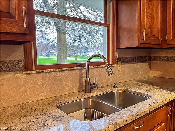 4th image of 1059 Foxmoor Ln