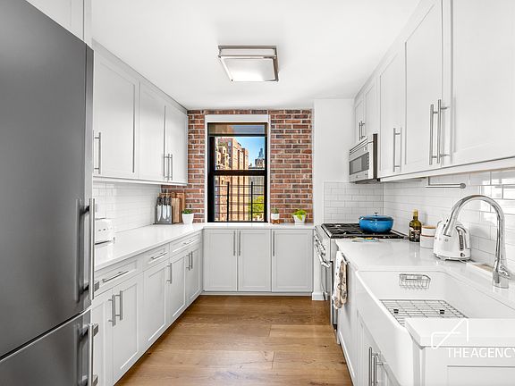 4th image of 130 E 18th St #9VW