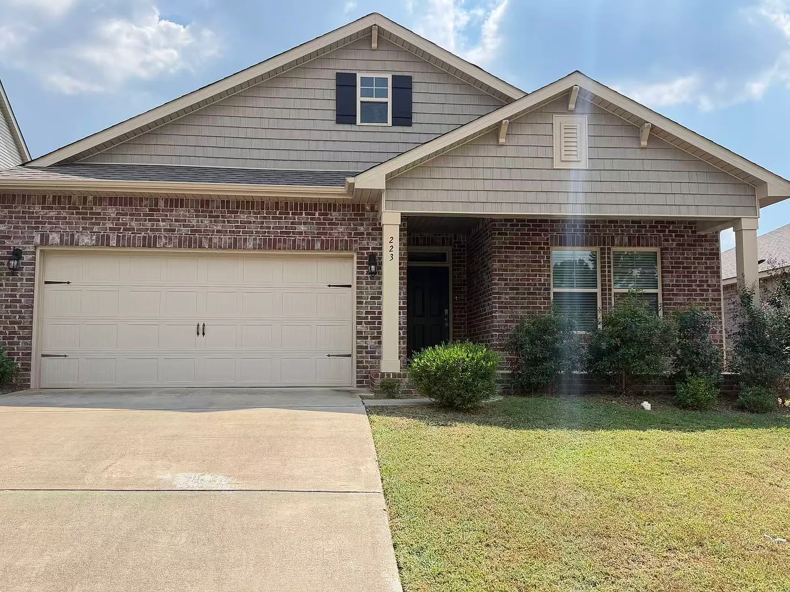 4 bed, 2108 sqft, $1,950 — Photo 1
