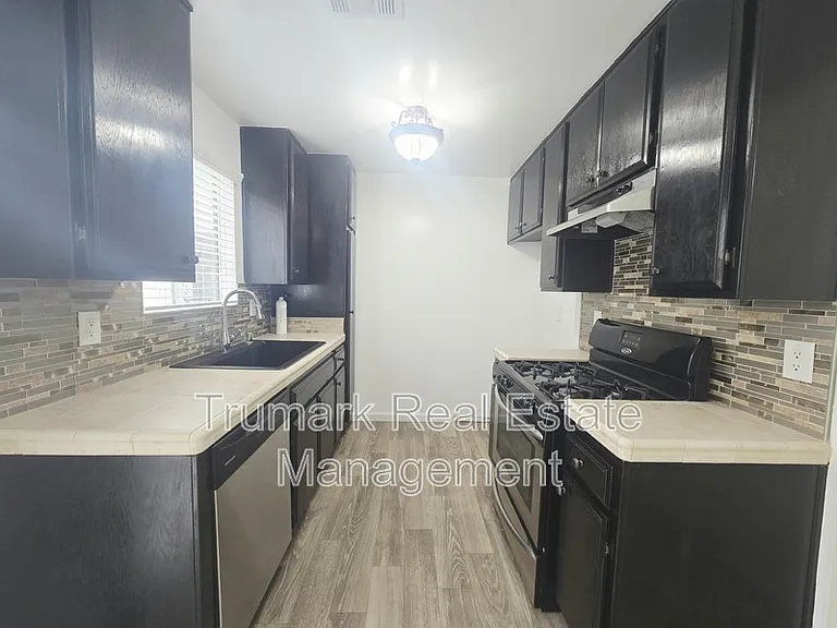 475 E Orange Grove Ave #T — Photo 3