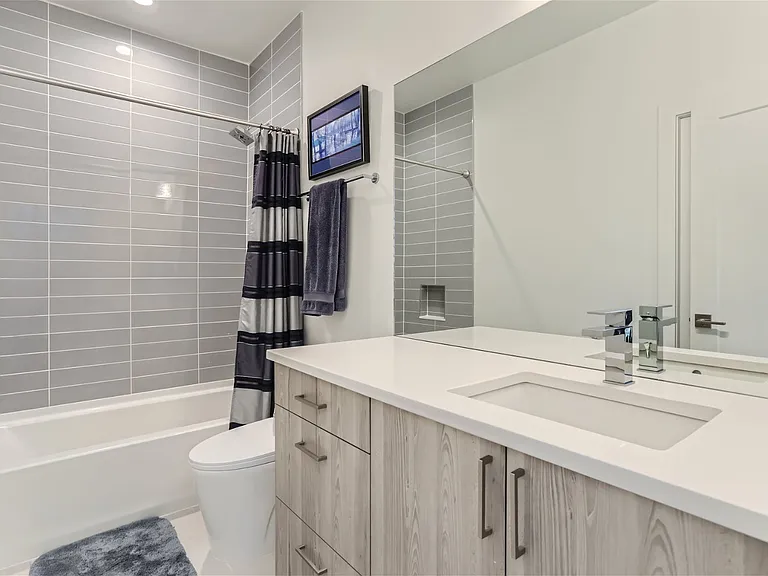 1608 Irving St #4 — Photo 21