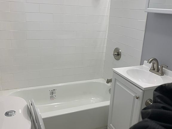 3rd image of 6454 Glenmore Ave