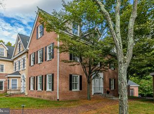 8 Governors Ln, Princeton, NJ 08540