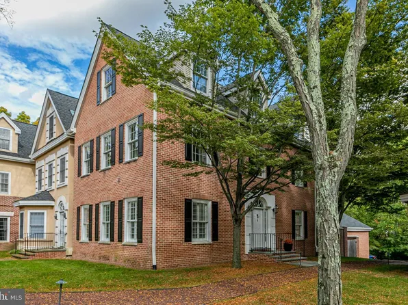 8 Governors Ln, Princeton, NJ 08540
