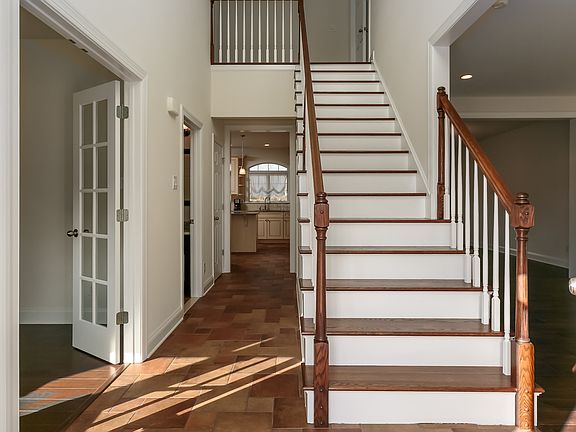 Foyer/Staircase