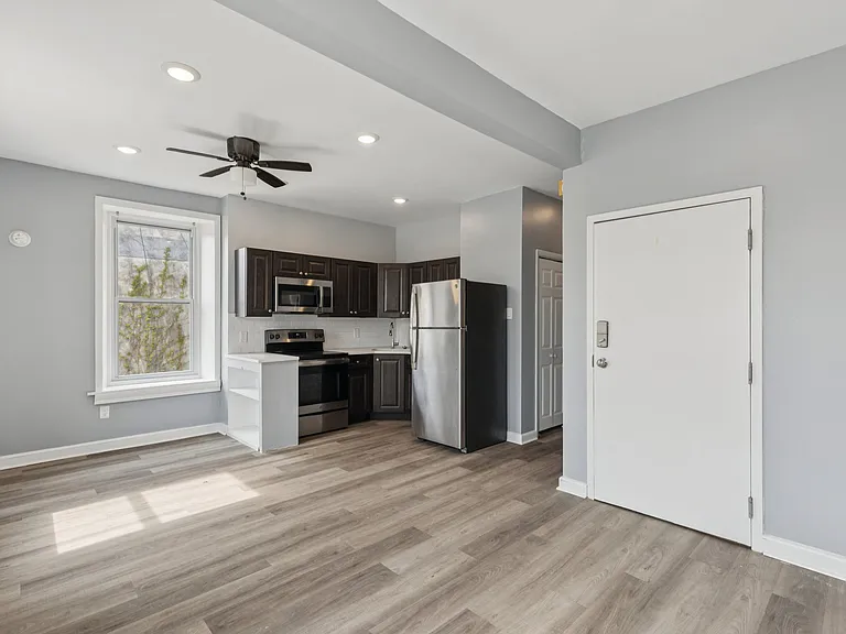 21 E Price St #2B — Photo 7