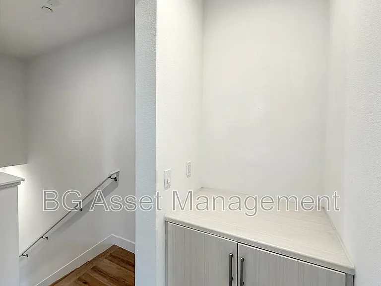3909 Wattling St — Photo 20
