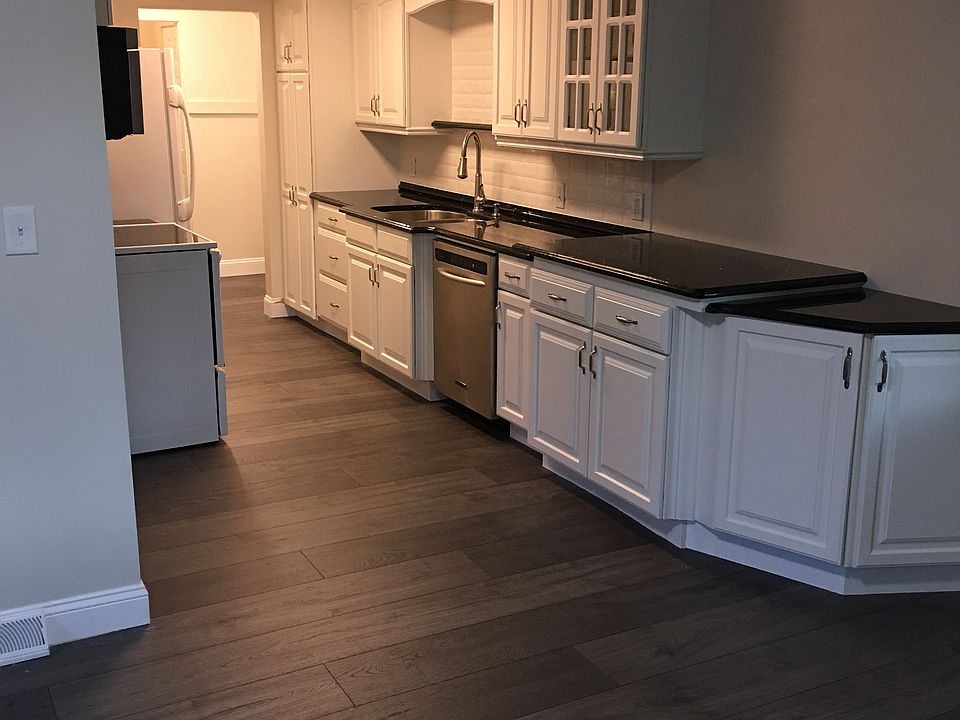 1st image of 2384 Vean St