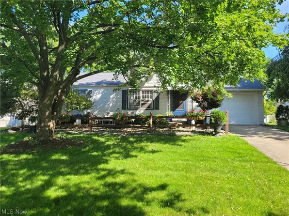 552 Hazel St, Girard, OH 44420