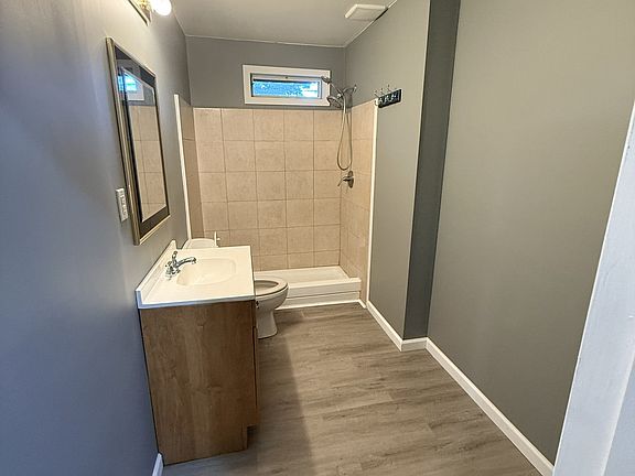 4th image of 19 Stevenson Ln