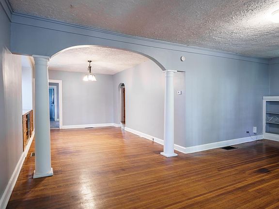 4th image of 1519 N Dearborn St