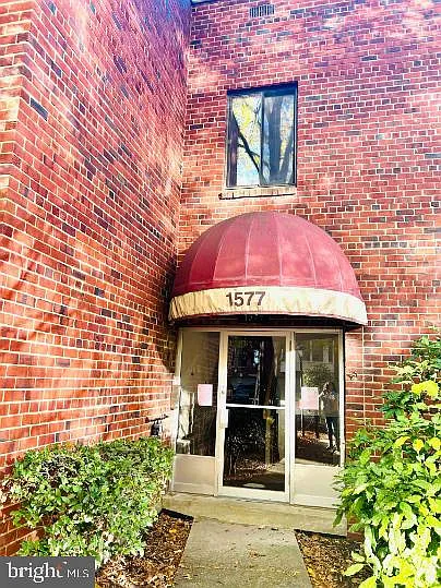 1577 N Colonial Ter #105-Y