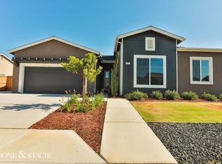 9312 Manor Forest Ln, Shafter, CA 93263