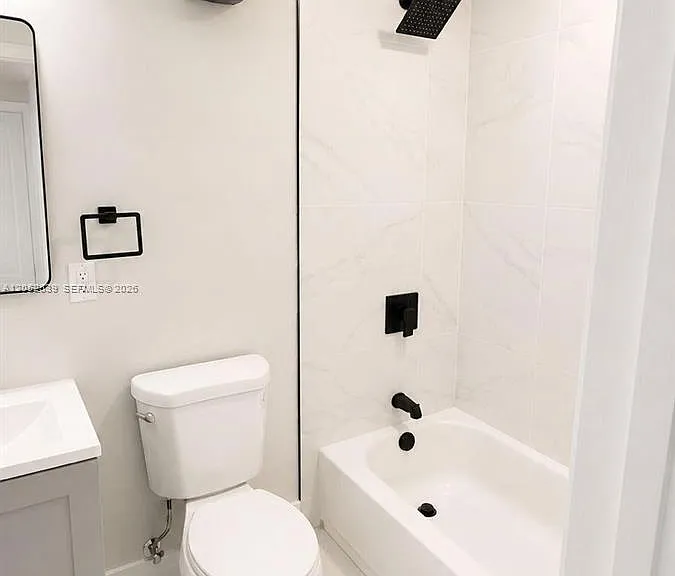 2332 Roosevelt St #B — Photo 3