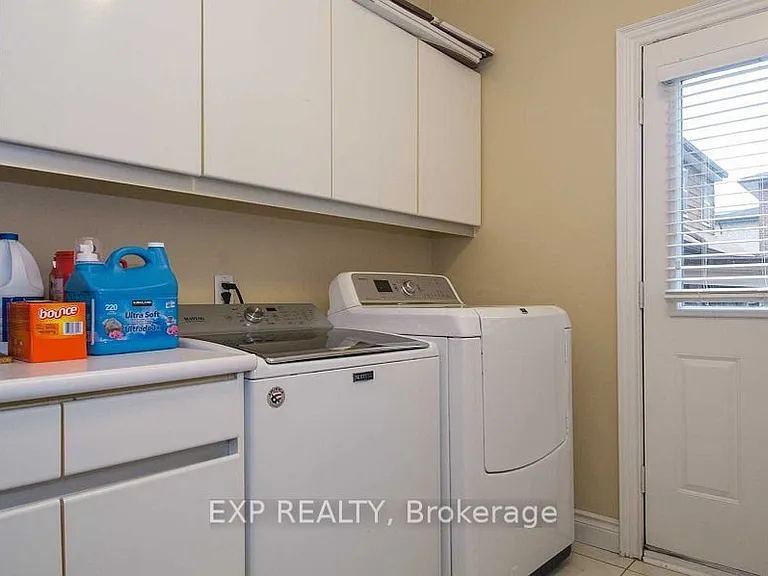 220 Viewmount Ave — Photo 16