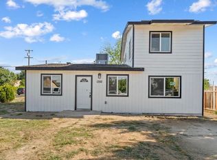 1382 E Magnolia Way, Dinuba, CA 93618