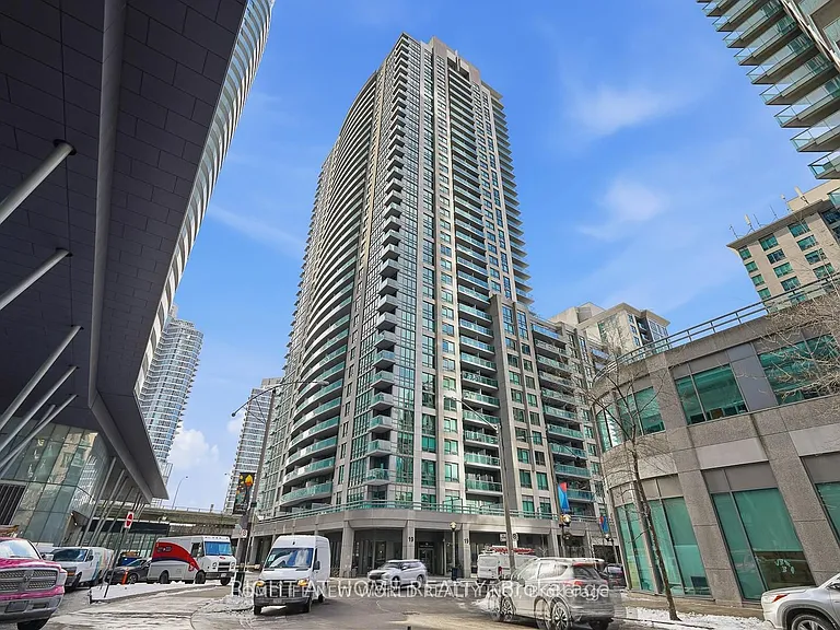 19 Grand Trunk Cres #2506 — Photo 1