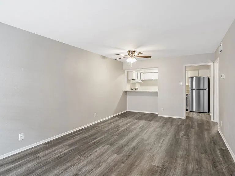 Barclay Apartments - ASK ABOUT OUR SPRING MOVE-IN SPECIAL TODAY! — Photo 2