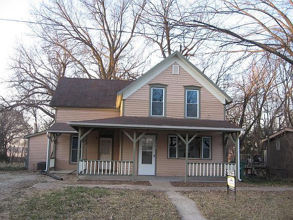 3rd image of 209 E 1st St