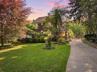 101 Fairlawn Dr, Amherst, NY 14226