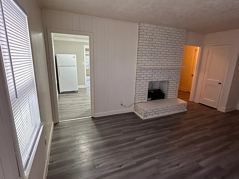 2093 N Ford St — Photo 1